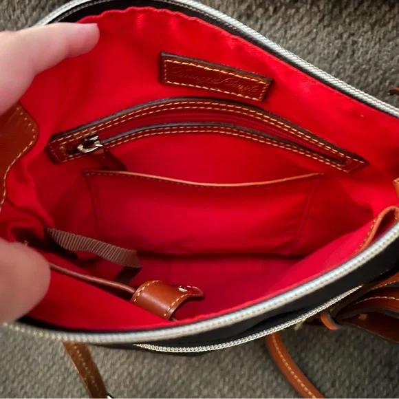 Dooney & Bourke Black and Tan Crossbody Bag❤️‍🔥 - Picture 5 of 9